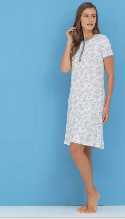 Camicia da notte LINCLALOR, un prodotto di alta qualità tessuto viscosa molto pregiato, fresco e leggerissimo, capo meraviglioso in tessuto ma anche sulla vestibilità che si adatta perfettamente al corpo