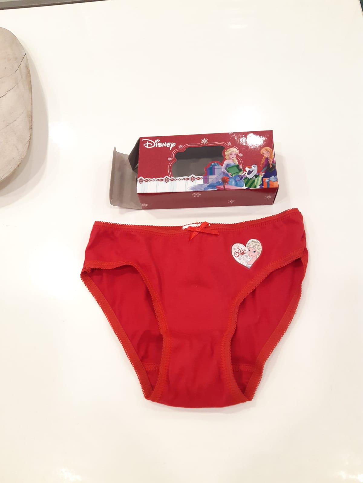 Slip ragazza DISNEY, qualità eccellente con tessuti naturali, modello slip vita bassa con bordi in cotone, poco visibili e molto comodi, linea natalizia