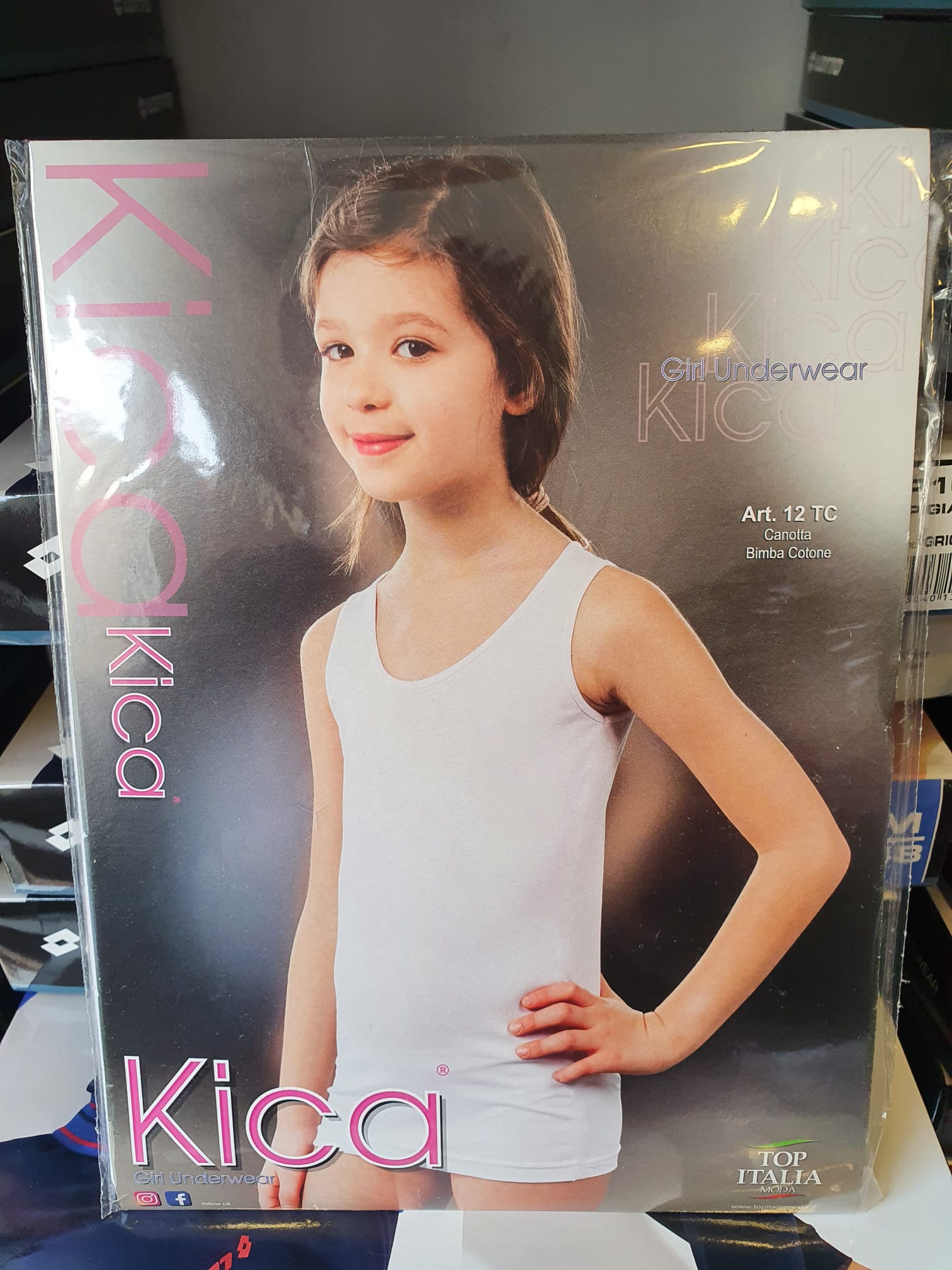 Maglia bimba TOP ITALIA in cotone con spalla larga, tessuto 100% cotone naturale, prodotto di estrema qualità, adatto anche alle pelli più sensibili, prodotto made in italy, capo morbido, fresco e confortevole, solo il meglio per i vostri piccolini