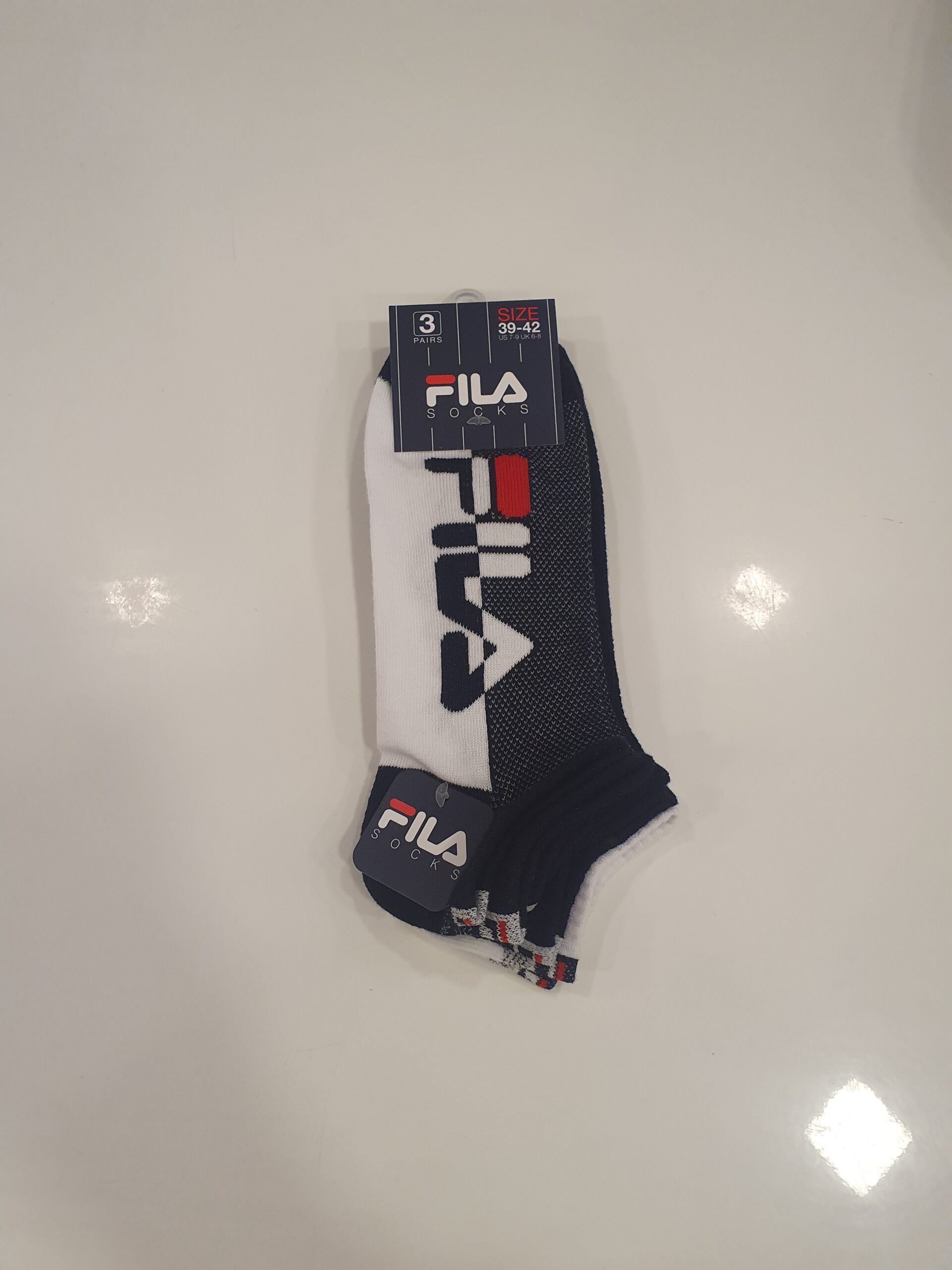 Calza Uomo FILA modello a fantasmino, in tessuto cotone mercerizzato elasticizzato, capo anallergico adatto a tutti i tipi di pelle, morbido, compatto ma allo stesso tempo confortevole e con un prezzo speciale