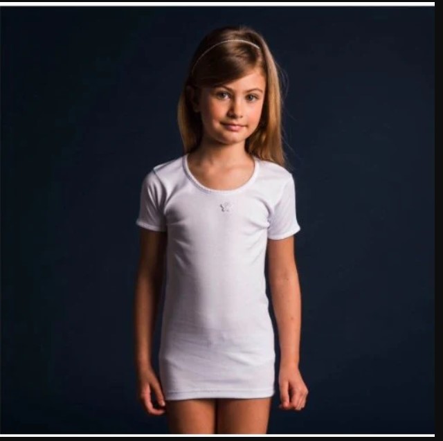 Maglia bimba OLTREMARE in cotone con mezza manica, tessuto 100% cotone naturale, prodotto di estrema qualità, adatto anche alle pelli più sensibili, prodotto made in italy, capo morbido, fresco e confortevole, solo il meglio per i vostri piccolini