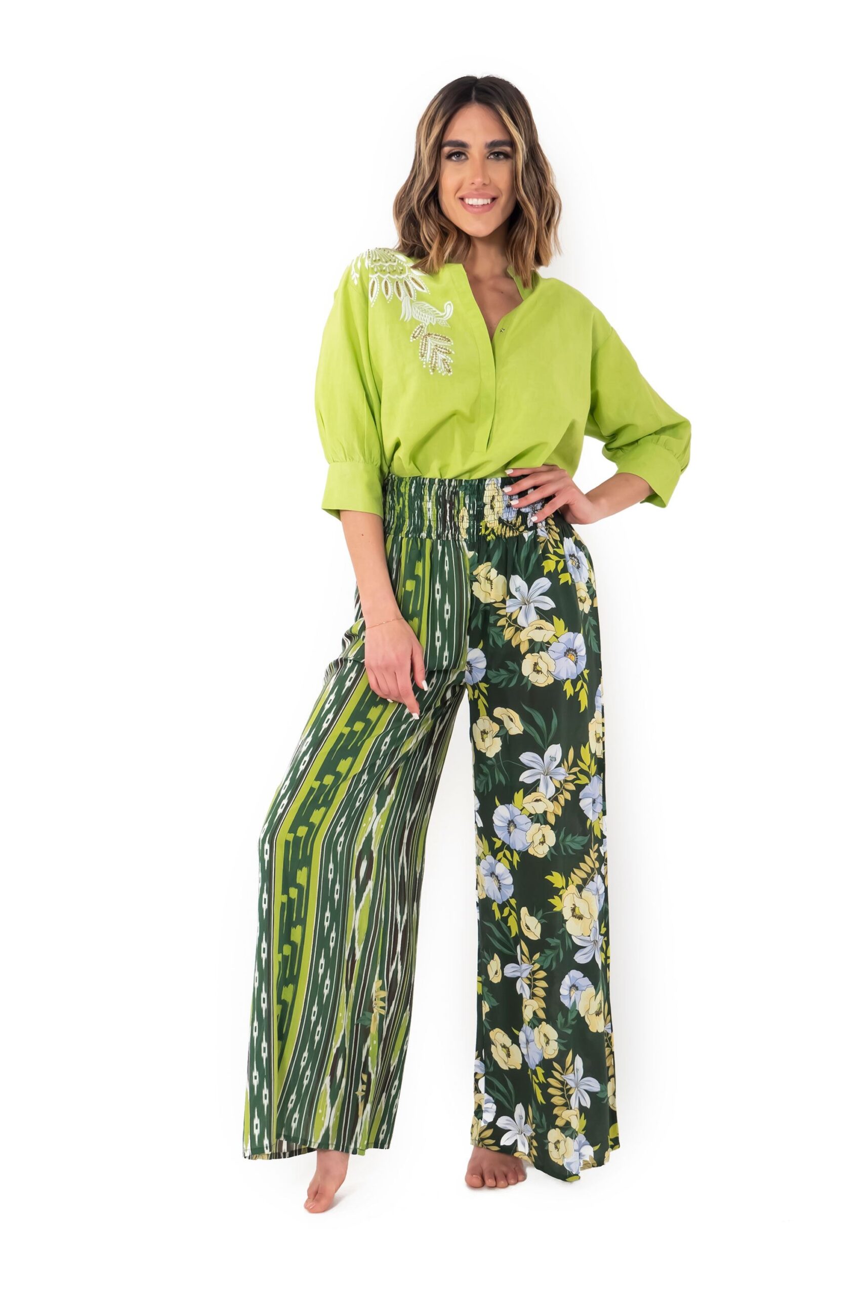 Pantaloni a palazzo in cotone David uno dei prodotti più pregiati nel nostro store, grazie alle continue ricerche questo capo oltre ad essere di alta qualità ha una vestibilità eccellente, Il prezzo si riferisce al solo pantalone.