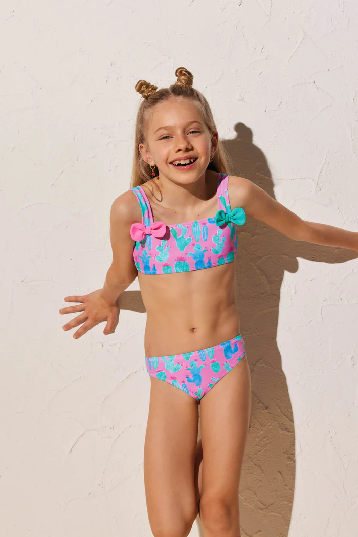 Bikini bimba YSABEL MORA con stampe e colori estivi, prodotti di alta qualità anche per i più piccoli