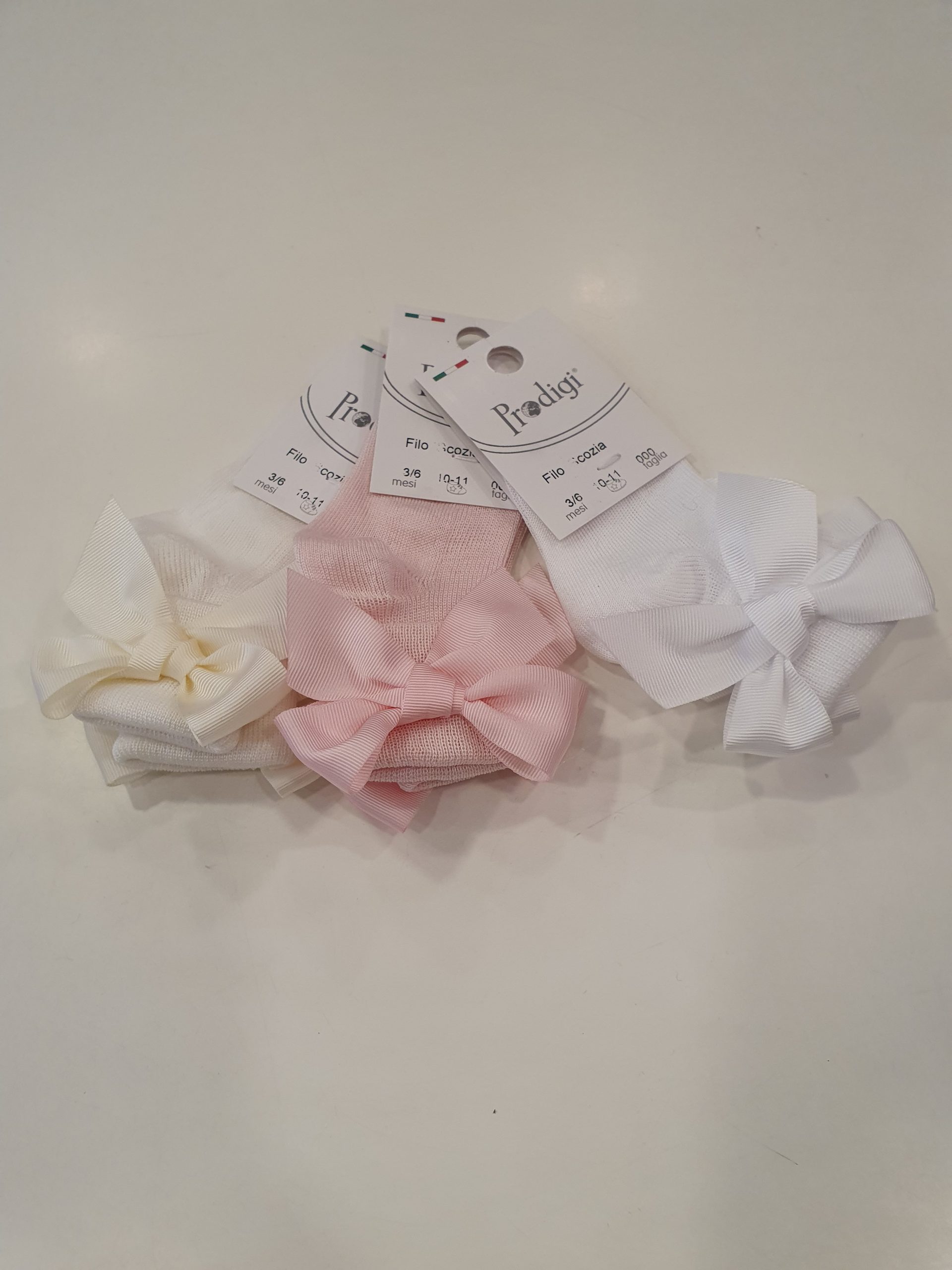 Calza bimba PRODIGIO, corta a caviglia, con particolare fiocco tessuto filo di scozia freschissimo, capo adatto a qualsiasi outfit