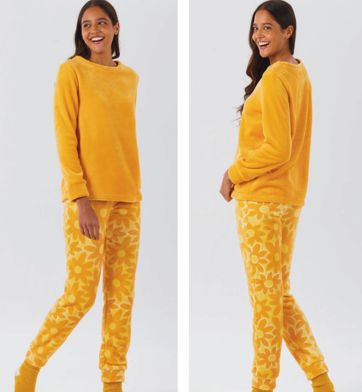 Pigiama donna BRILLIAMO, con maglia girocollo e polsi. Ottimo prodotto, tessuto coral stampato, capo morbido, caldo e speciale anche nelle forme e nei tagli costruiti alla perfezione, capo per chi vuole il massimo su tessuti e vestibilità.