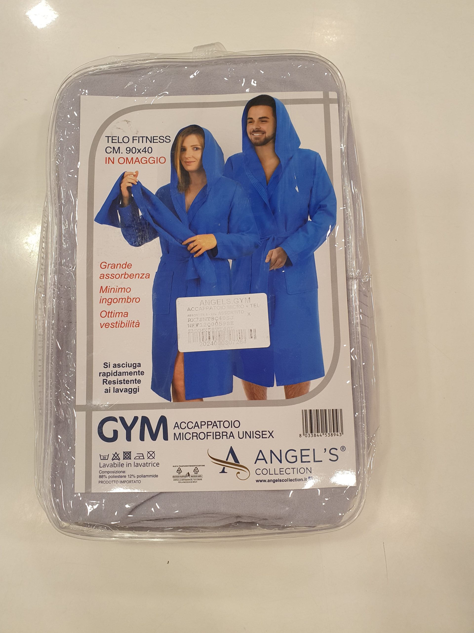 Accappatoio ANGEL'S in microfibra ultra soft, per un’asciugatura rapida, con un telo in omaggio adatto per chi ha bisogno di qualcosa di poco voluminoso
