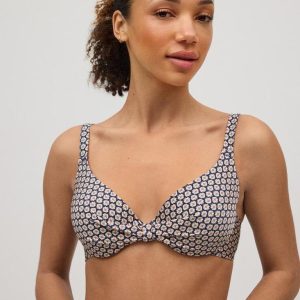 YSABEL MORA REGGISENO