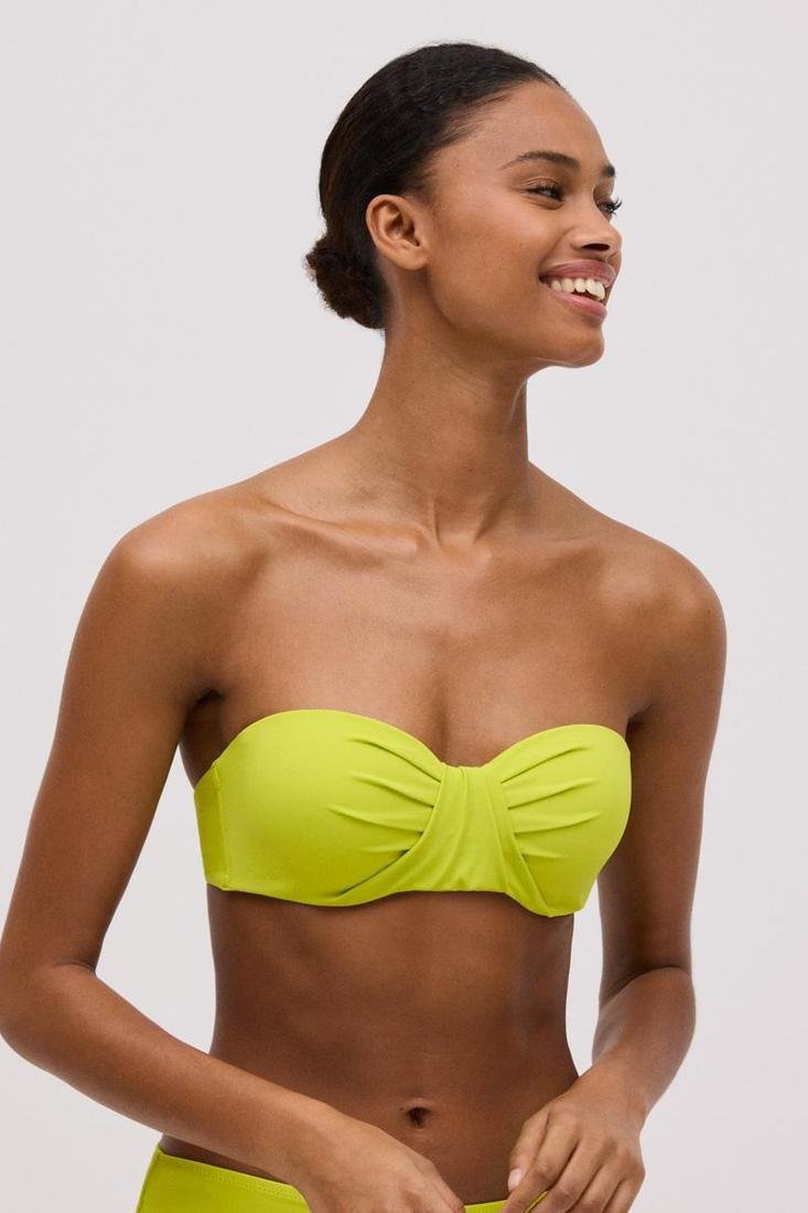 YSABEL MORA REGGISENO