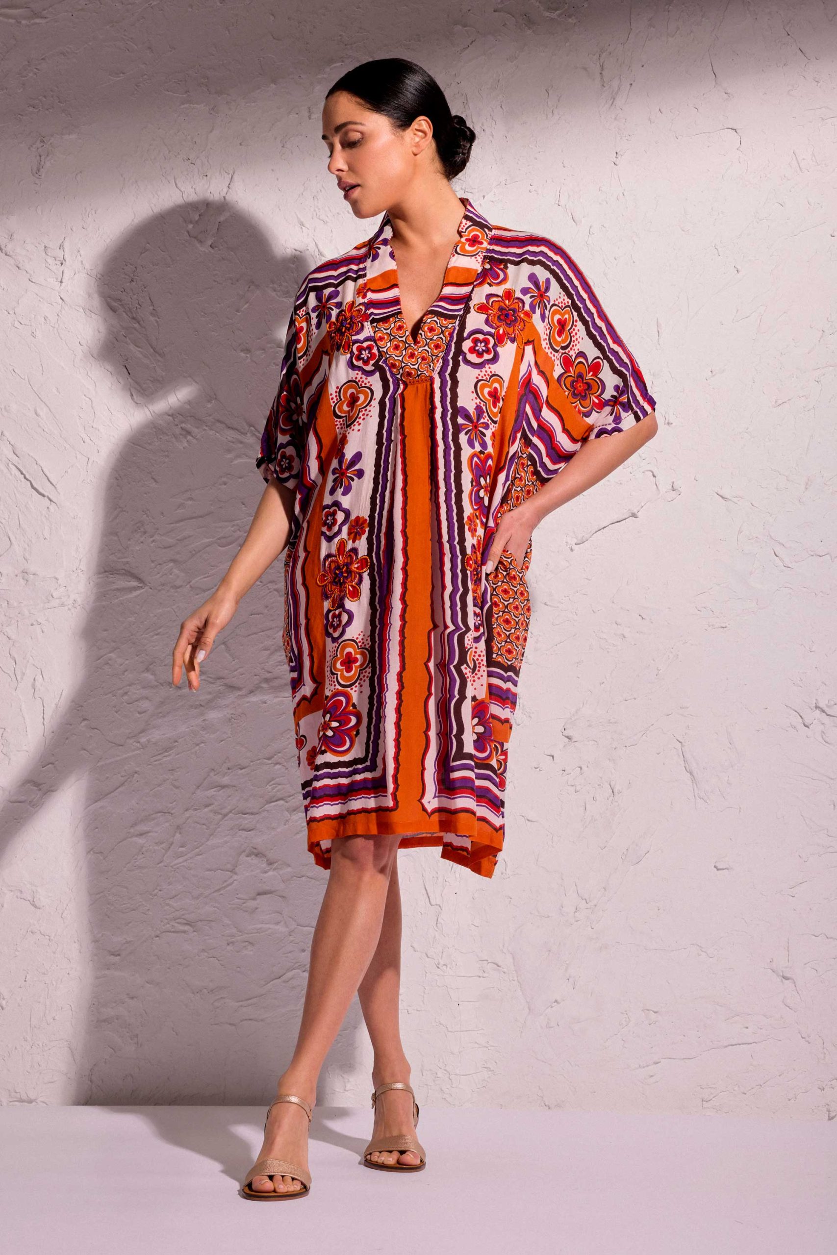 Caftano DAVID con uno scollo a V con maniche a 3/4. Tessuto leggero ed elegante 1oo% modal.
