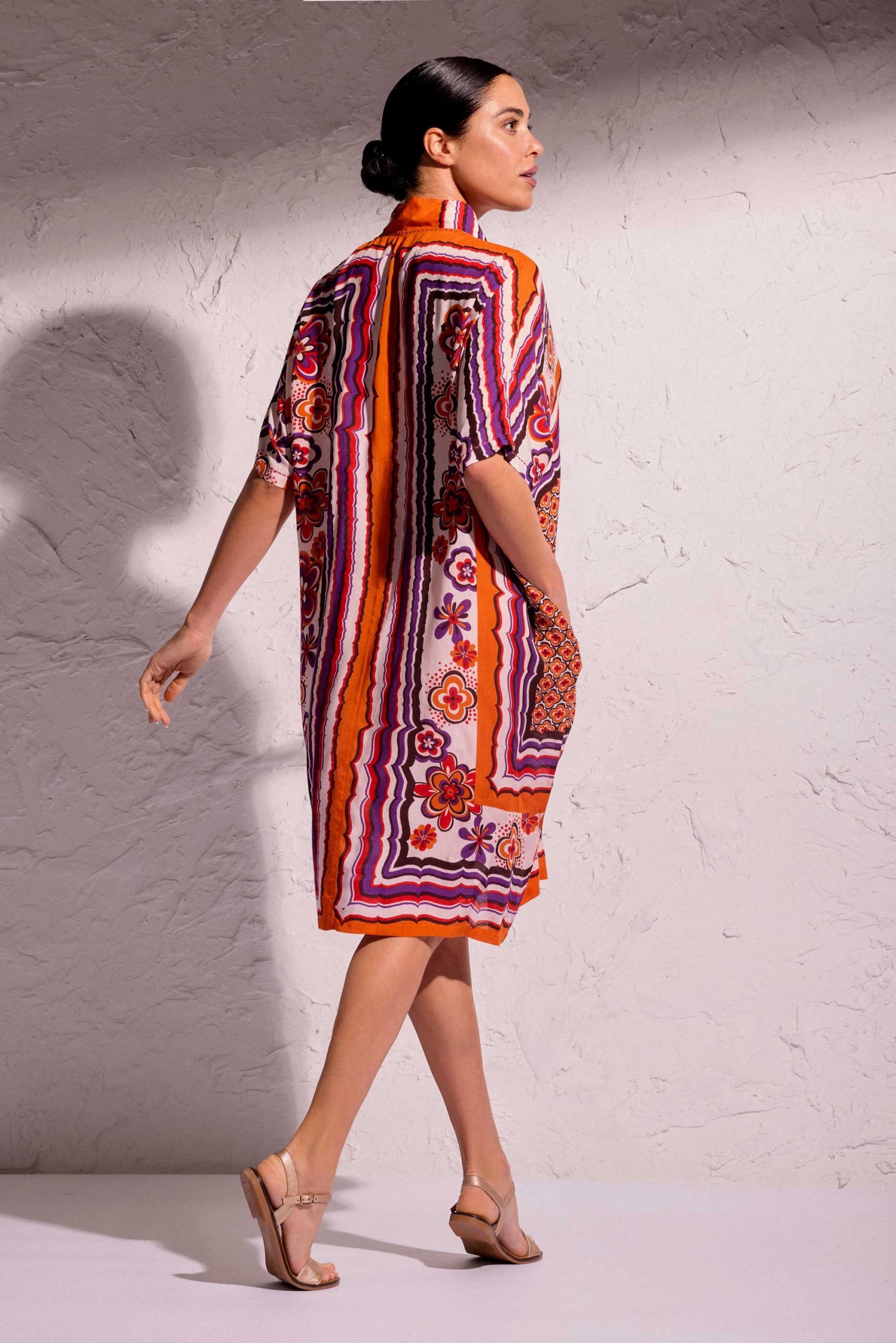 Caftano DAVID con uno scollo a V con maniche a 3/4. Tessuto leggero ed elegante 1oo% modal.