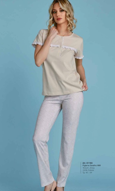 Pigiama serafino LUNATICA, il prodotto migliore del nostro store, tessuto 100% cotone jersey naturale, morbido ma soprattutto fresco, un capo speciale anche nelle forme e nei tagli costruiti alla perfezione, capo per chi vuole il massimo su tessuti e vestibilità.