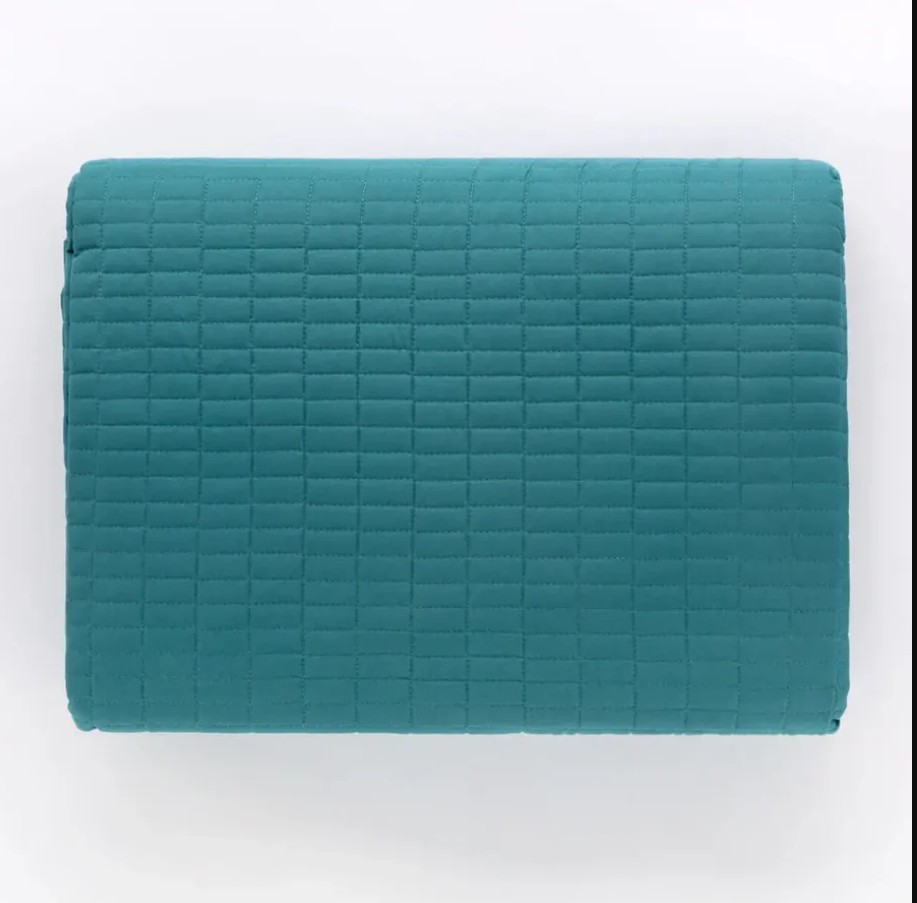 Trapuntino LINEA ORO Matrimoniale modello basic, Microfibra unica tinta misura 260×260 cm Il Trapuntino Matrimoniale basic Linea Oro è la scelta perfetta per vestire il letto nelle mezze stagioni con colorazioni meravigliose, pastello ed estive