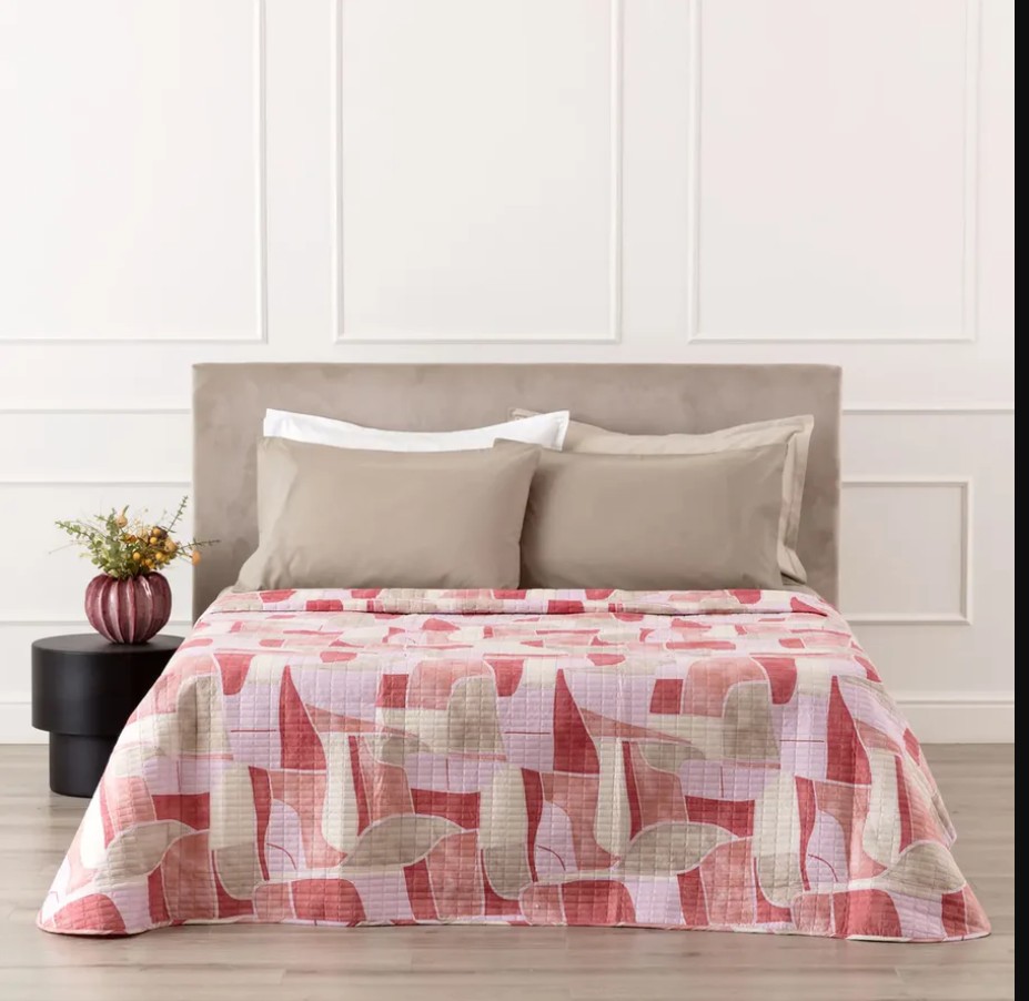 Trapuntino LINEA ORO Matrimoniale modello Teren, Microfibra Stampata misura 260×260 cm Il Trapuntino Matrimoniale Ayla Linea Oro è la scelta perfetta per vestire il letto nelle mezze stagioni con colorazioni meravigliose, pastello ed estive
