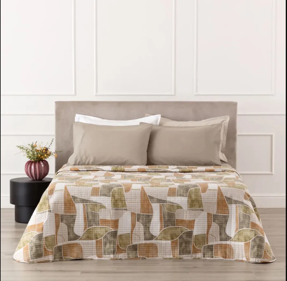 Trapuntino LINEA ORO Matrimoniale modello Teren, Microfibra Stampata misura 260×260 cm Il Trapuntino Matrimoniale Ayla Linea Oro è la scelta perfetta per vestire il letto nelle mezze stagioni con colorazioni meravigliose, pastello ed estive