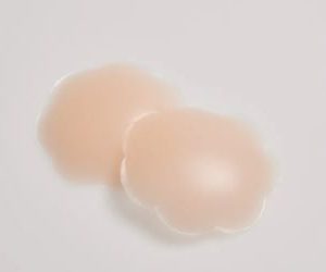 YSABEL MORA COPRI CAPEZZOLO