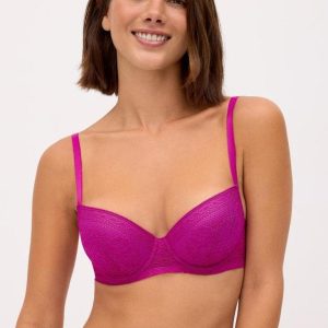 YSABEL MORA REGGISENO
