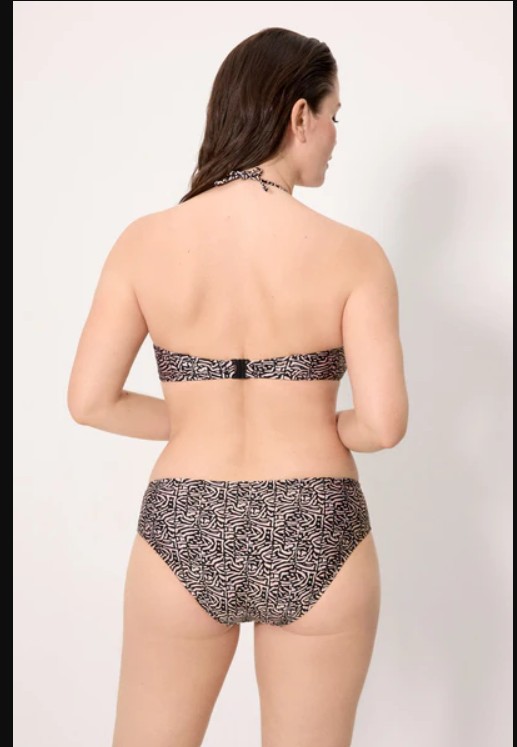 Slip donna YSABEL MORA midi snellente contenitivo. Finitura lucida. Abbinalo a un top bikini per un bikini perfetto.