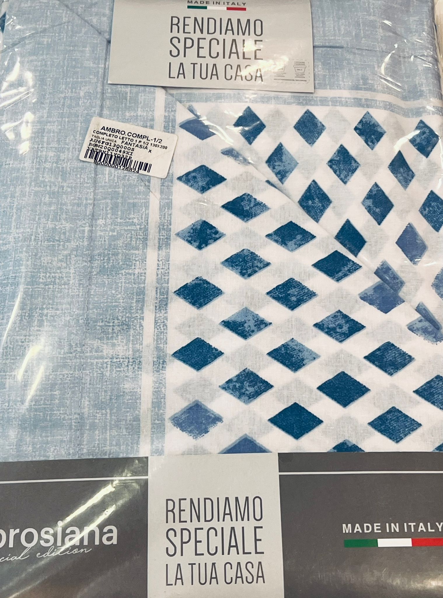 Completo lenzuola una piazza e mezza AMBROSIANA, una delle migliori linee presenti, tessuto 100% cotone. made in italy misure: sopra 180×290 – sotto 130×195 con angoli di 25 cm – 1 federa 52×82